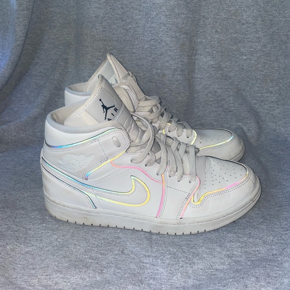 Women’s Air Jordan 1’s Mid ‘iridescent trim’ - Picture 1 of 4